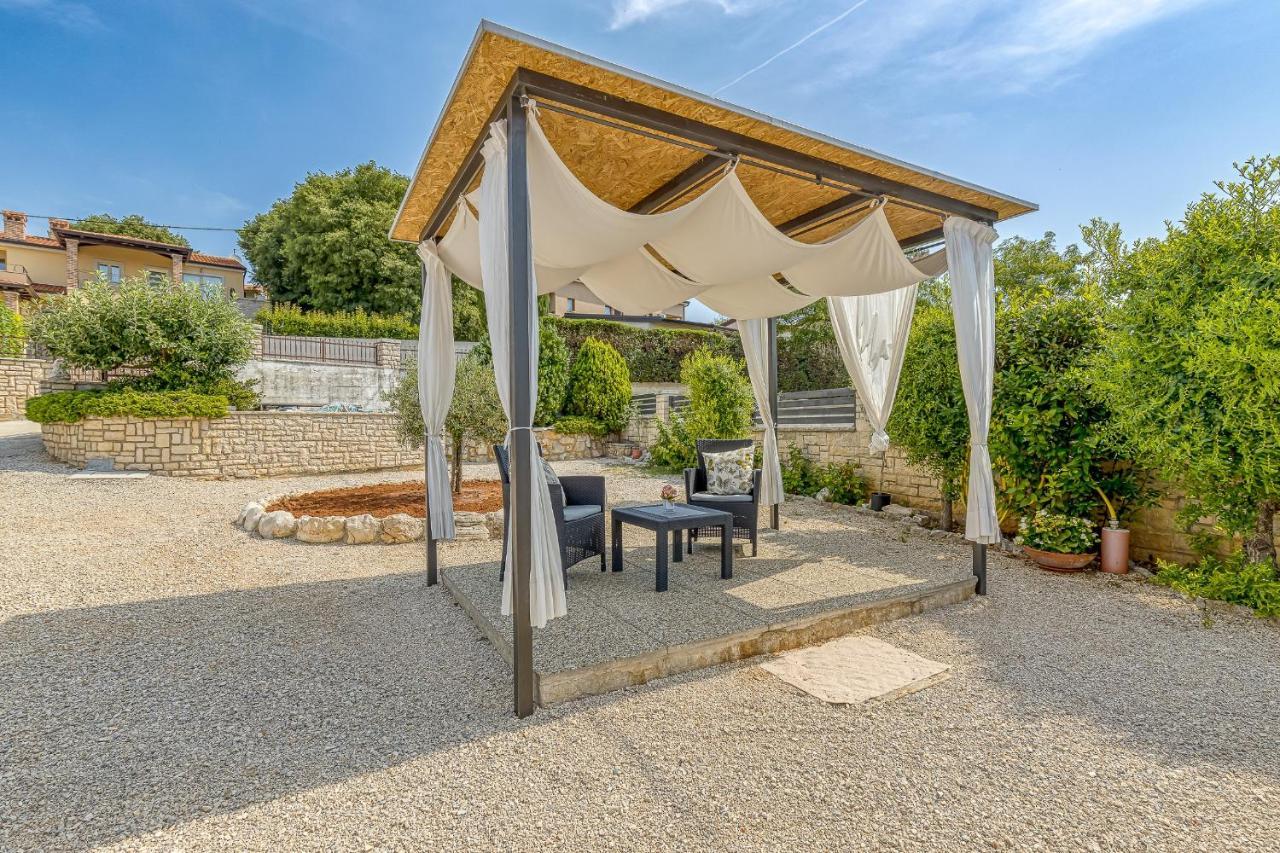 Cottage Nilda I Musalez Exterior photo